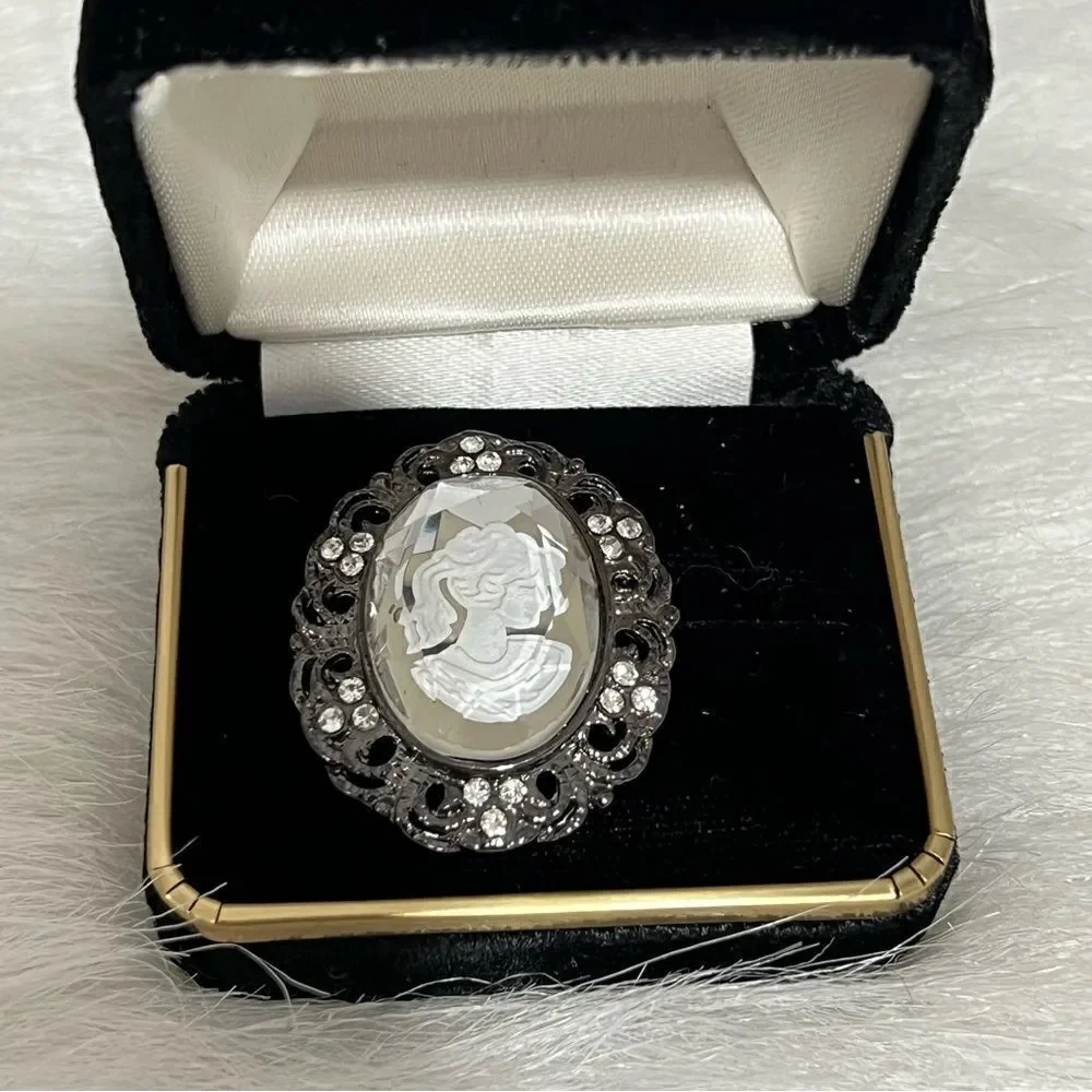 Vintage Black Metal Holographic Cameo Diamondesque Brooch‎